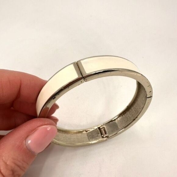 Tokyo Jane Off White Enamel Goldtone Bangle Bracelet - Picture 11 of 12